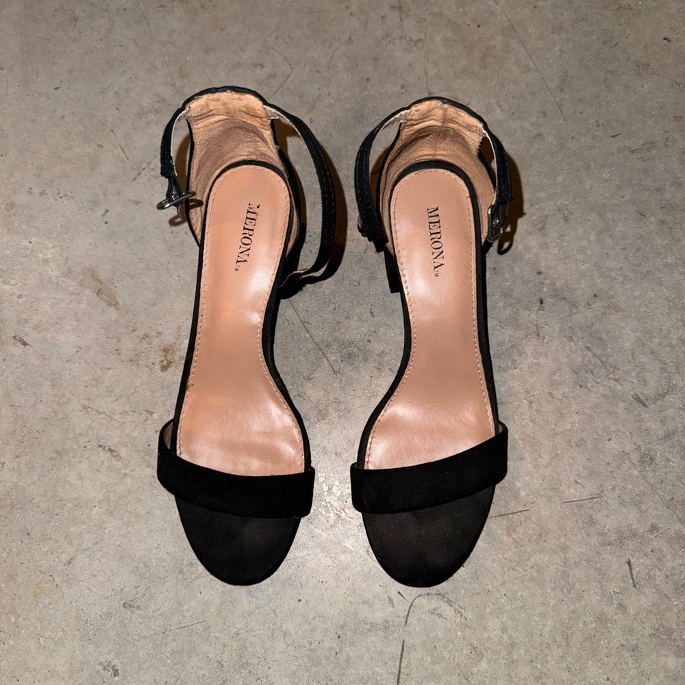 Medona Black Strappy Sandals